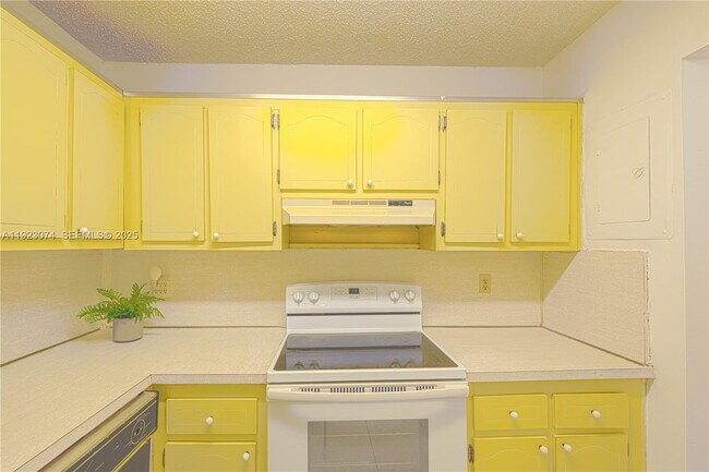 1900 W 68th St in Hialeah, FL - Building Photo - Building Photo