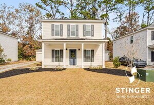 14 Los Robles Rd in Beaufort, SC - Building Photo
