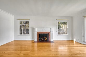 10536 Whipple St in Toluca Lake, CA - Building Photo - Building Photo