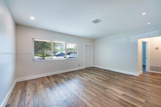 11745 SW 81st Rd in Pinecrest, FL - Building Photo - Building Photo