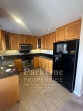 520 Berrellesa St in Martinez, CA - Foto de edificio - Building Photo