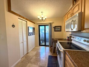 450 NE 42nd St in Boca Raton, FL - Foto de edificio - Building Photo