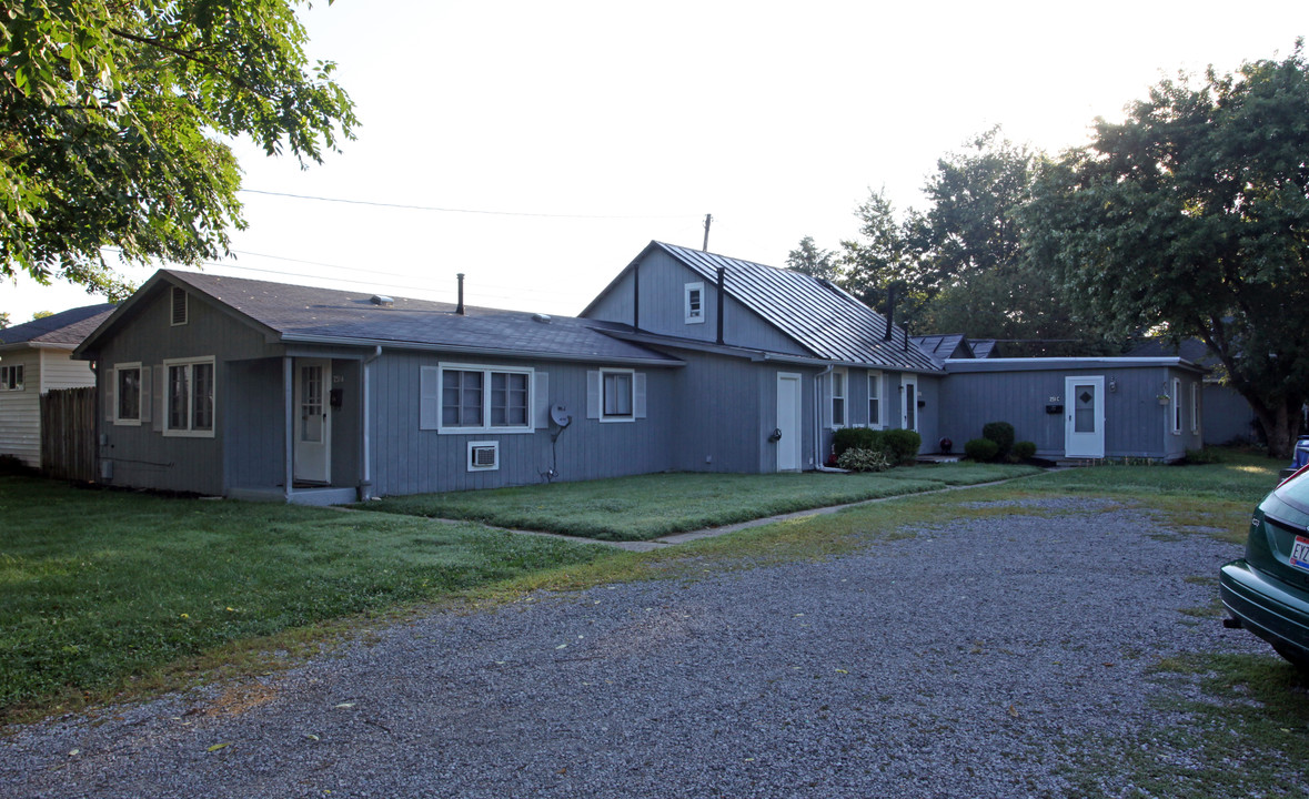 251 Highland Ave in Canal Winchester, OH - Building Photo