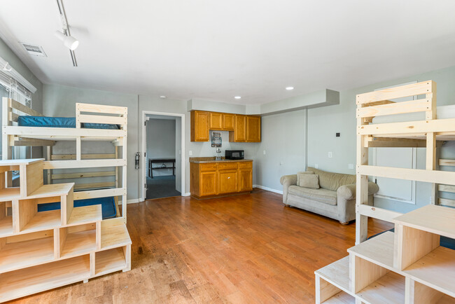 The Arroyo House Student Living. in Santa Barbara, CA - Building Photo - Building Photo