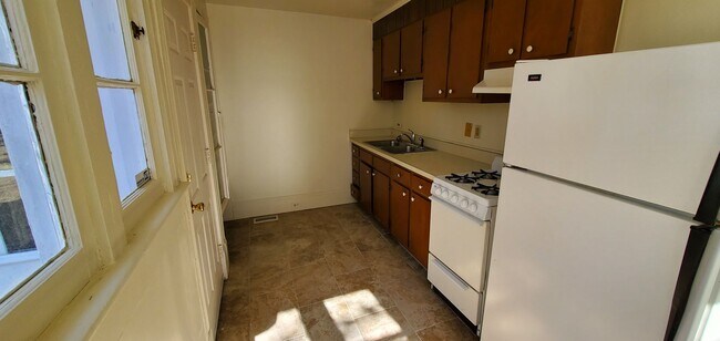 310 S Mendenhall St-Unit -B in Greensboro, NC - Foto de edificio - Building Photo