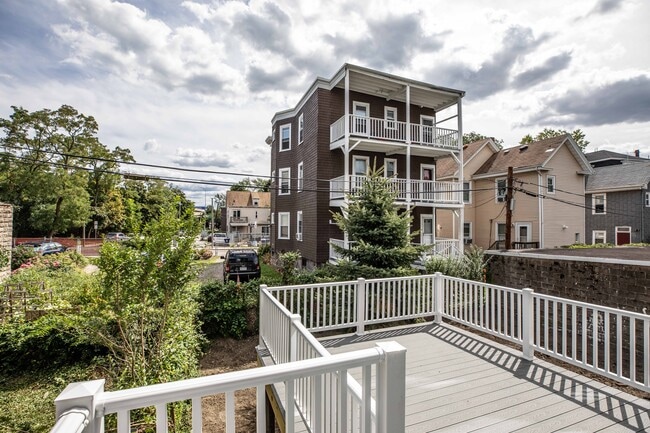 843 Columbia Rd, Unit 1 in Boston, MA - Foto de edificio - Building Photo