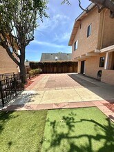 1009 E Haley St in Santa Barbara, CA - Building Photo - Building Photo