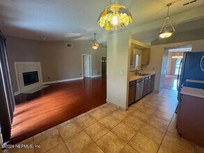 7057 Swamp Flower Dr N in Jacksonville, FL - Building Photo - Building Photo