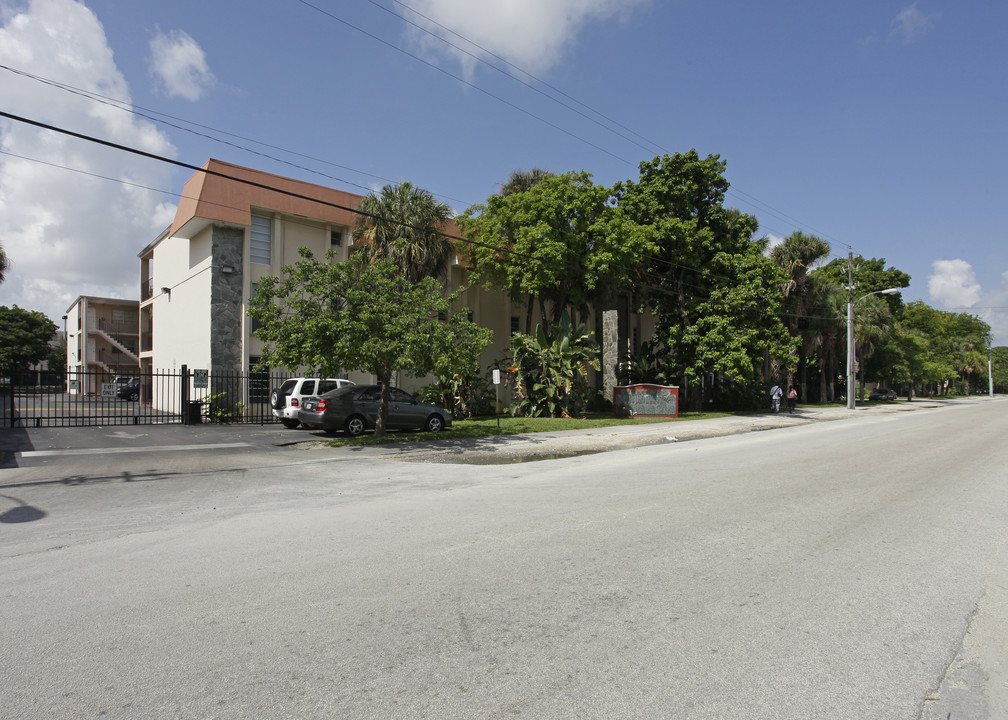 Kensington Club in Hialeah, FL - Foto de edificio