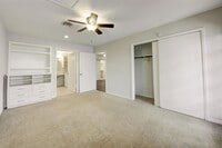 1917 Augusta Dr photo'