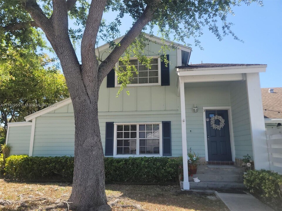 13792 SW 149th Cir Ln in Miami, FL - Building Photo