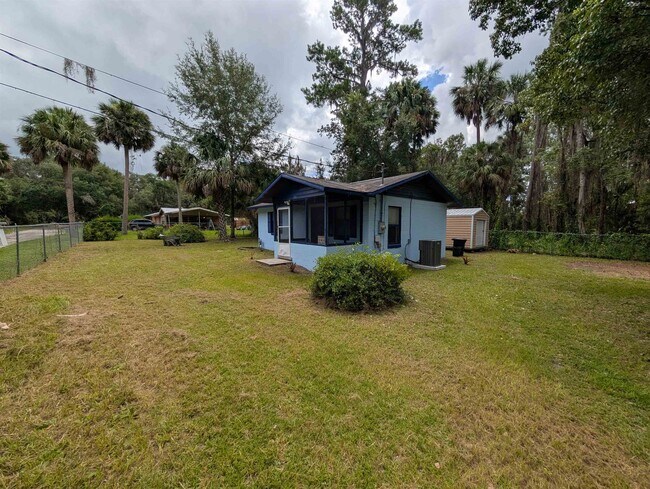 601 McClure St in Welaka, FL - Building Photo - Building Photo