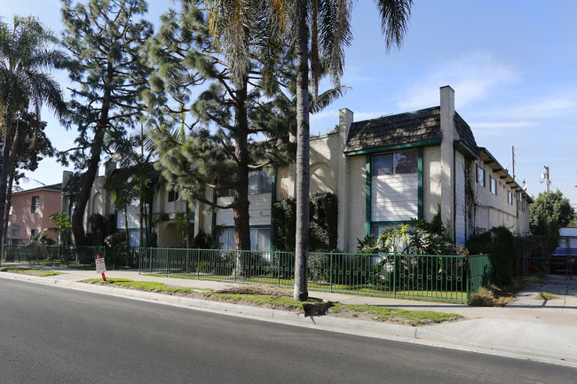 Magnolia Apartments