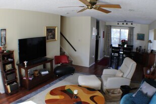 16 Wosniak Ct in Lawrence Township, NJ - Building Photo