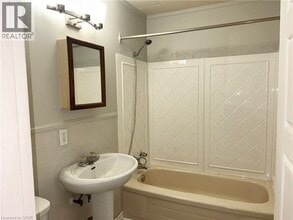 49 Kent St N in Simcoe, ON - Building Photo - Building Photo