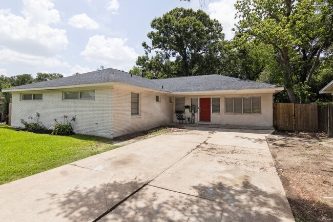 1606 Oaks Dr in Pasadena, TX - Building Photo - Building Photo