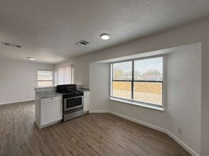 2707 Alan Shepard Dr in San Antonio, TX - Building Photo - Building Photo