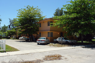 648 NE 80th St in Miami, FL - Building Photo
