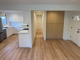 124 Rees St, Unit 124 in Playa Del Rey, CA - Building Photo