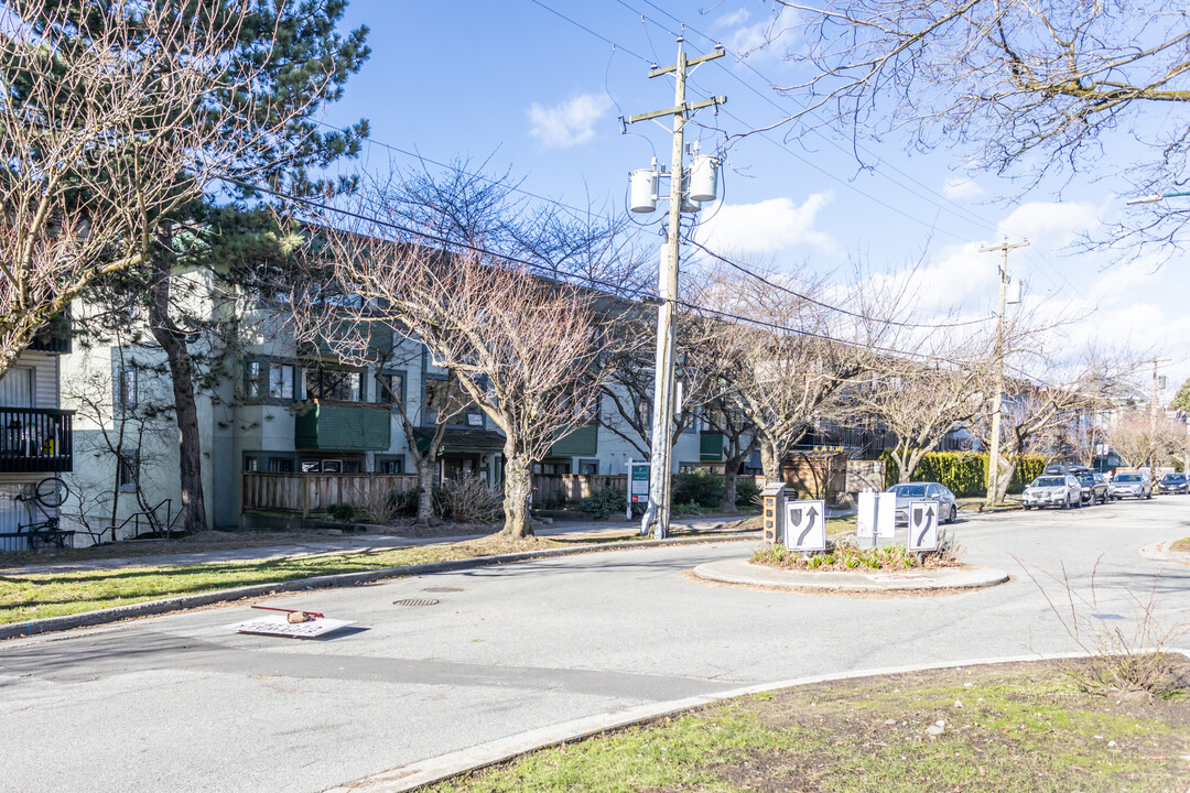 2159 Wall St in Vancouver, BC - Building Photo