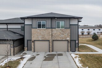 Stevens Creek Villas in Lincoln, NE - Building Photo - Building Photo