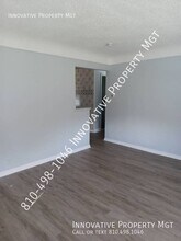 2002 Santa Barbara Dr in Flint, MI - Building Photo - Building Photo