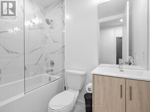 180 Front St E in Toronto, ON - Building Photo - Building Photo