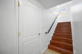 6827 Valmont St in Tujunga, CA - Building Photo - Building Photo