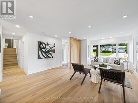 247 Kathryn Crescent in Newmarket, ON - Building Photo