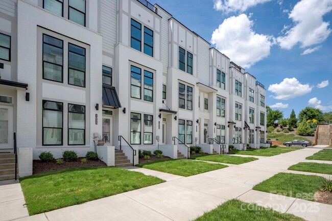 1033 Wesley Terrace Ave in Charlotte, NC - Building Photo - Building Photo