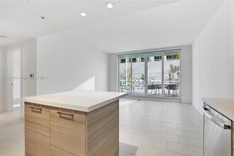 1756 N Bayshore Dr in Miami, FL - Building Photo - Building Photo
