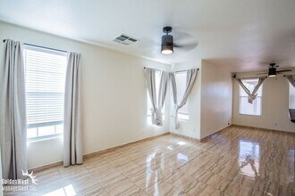 4963 Midnight Oil Dr in Las Vegas, NV - Building Photo - Building Photo