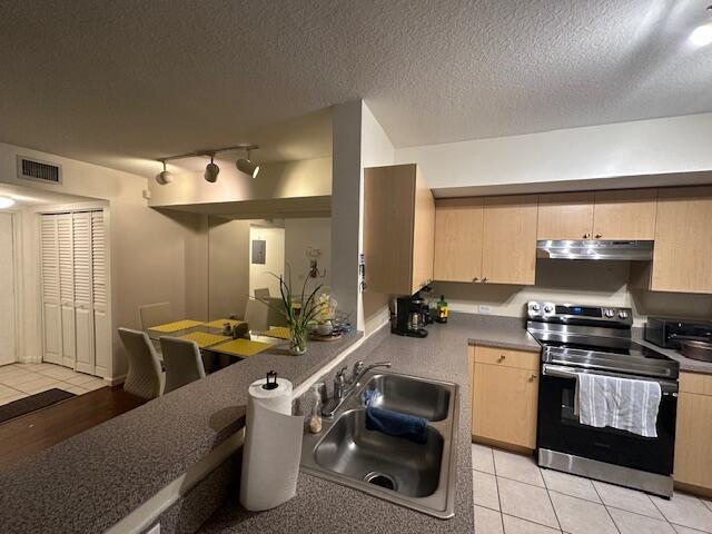 property at 615 Villa Cir
