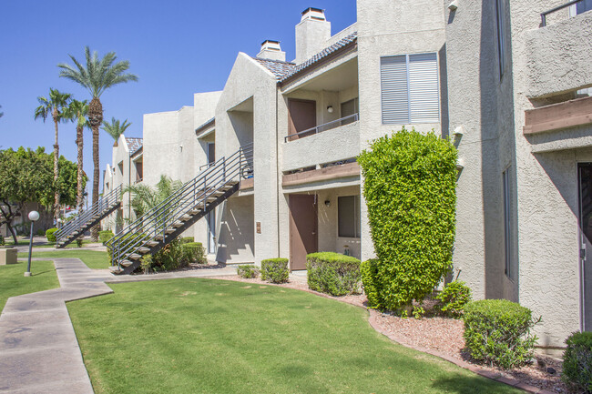 Meadow Glen in Glendale, AZ - Building Photo - Building Photo