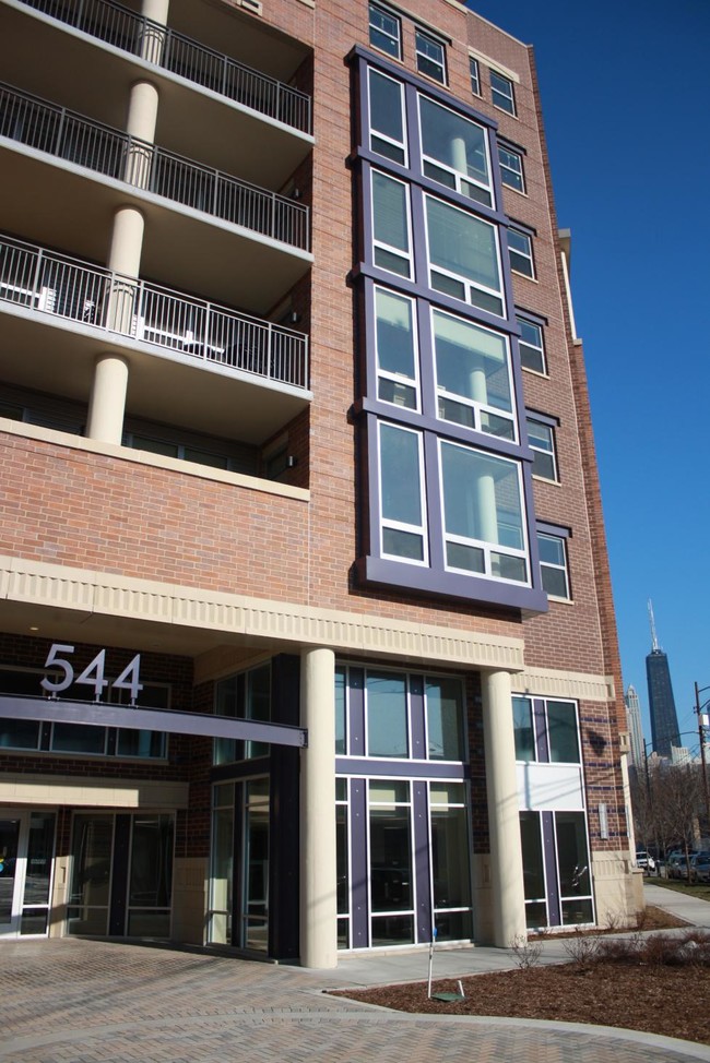 544 Oak at Parkside of Old Town in Chicago, IL - Building Photo - Building Photo