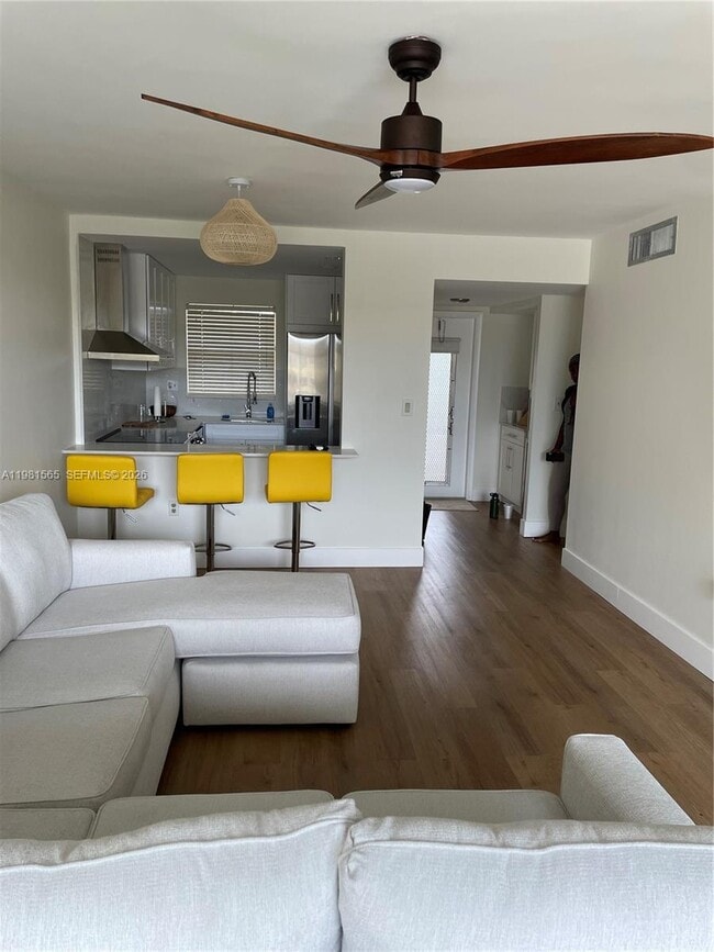 8465 Sunrise Lakes Blvd in Sunrise, FL - Building Photo - Building Photo