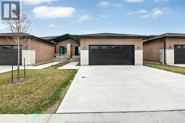 658 Lily Mac Blvd. in Windsor, ON - Building Photo - Building Photo