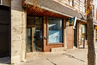 4801-4807 Saint-Laurent Boul in Montréal, QC - Building Photo - Building Photo