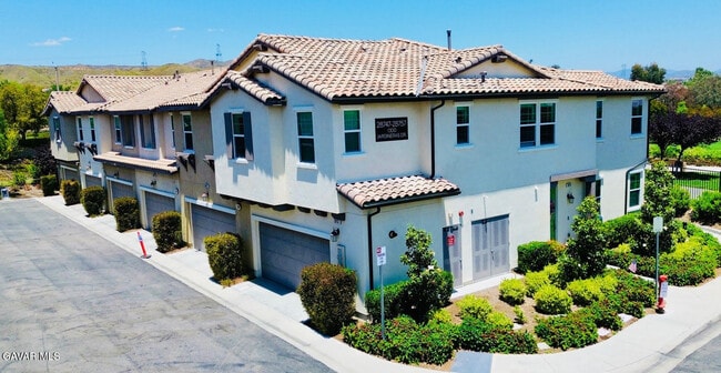 28747 Jardineras Dr in Santa Clarita, CA - Building Photo - Building Photo
