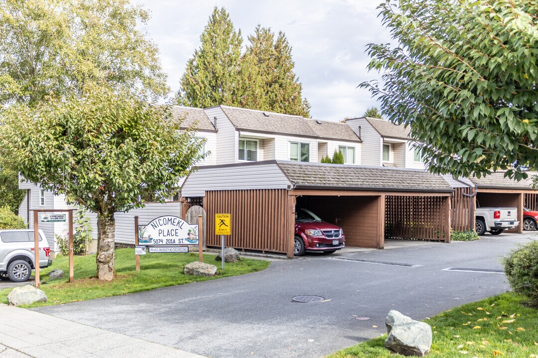 5074 201A St in Langley, BC - Building Photo