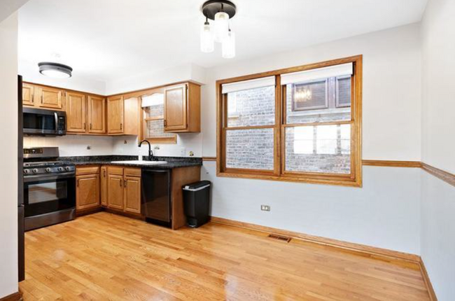 7411 N Claremont Ave, Unit #1R in Chicago, IL - Building Photo - Building Photo