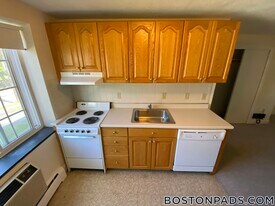 4 Brattle Dr in Arlington, MA - Building Photo