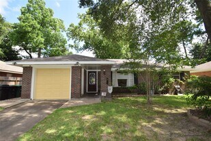 1130 Stonecrest Dr in Houston, TX - Building Photo