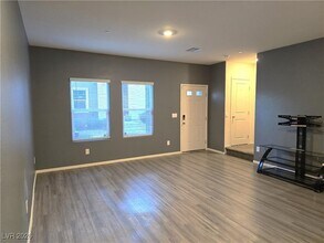 487 Waterfall Cv Ct in Henderson, NV - Building Photo - Building Photo