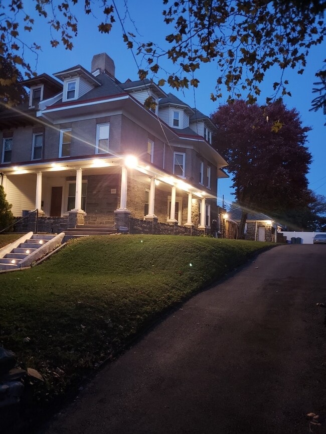 1013 N 63rd St, Unit 3, Unit 3