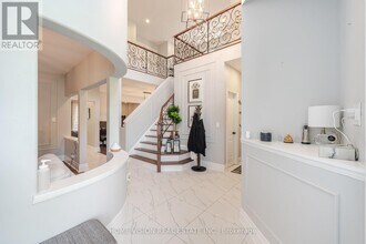 7056 BASKERVILLE Run in Mississauga, ON - Building Photo - Building Photo
