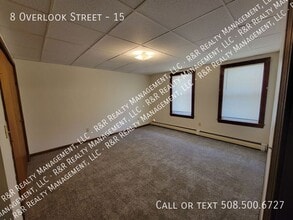 8 Overlook St in Northbridge, MA - Building Photo - Building Photo