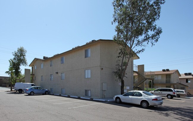 Desert Winds in Phoenix, AZ - Building Photo - Building Photo