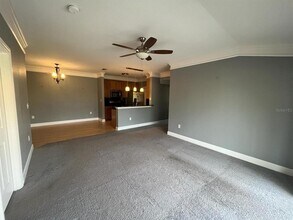 5483 Vineland Rd, Unit 10309 in Orlando, FL - Foto de edificio - Building Photo