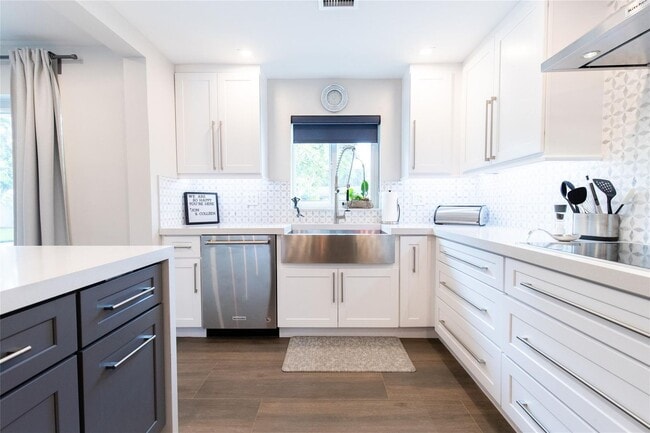 2275 SW 44th St in Fort Lauderdale, FL - Building Photo - Building Photo